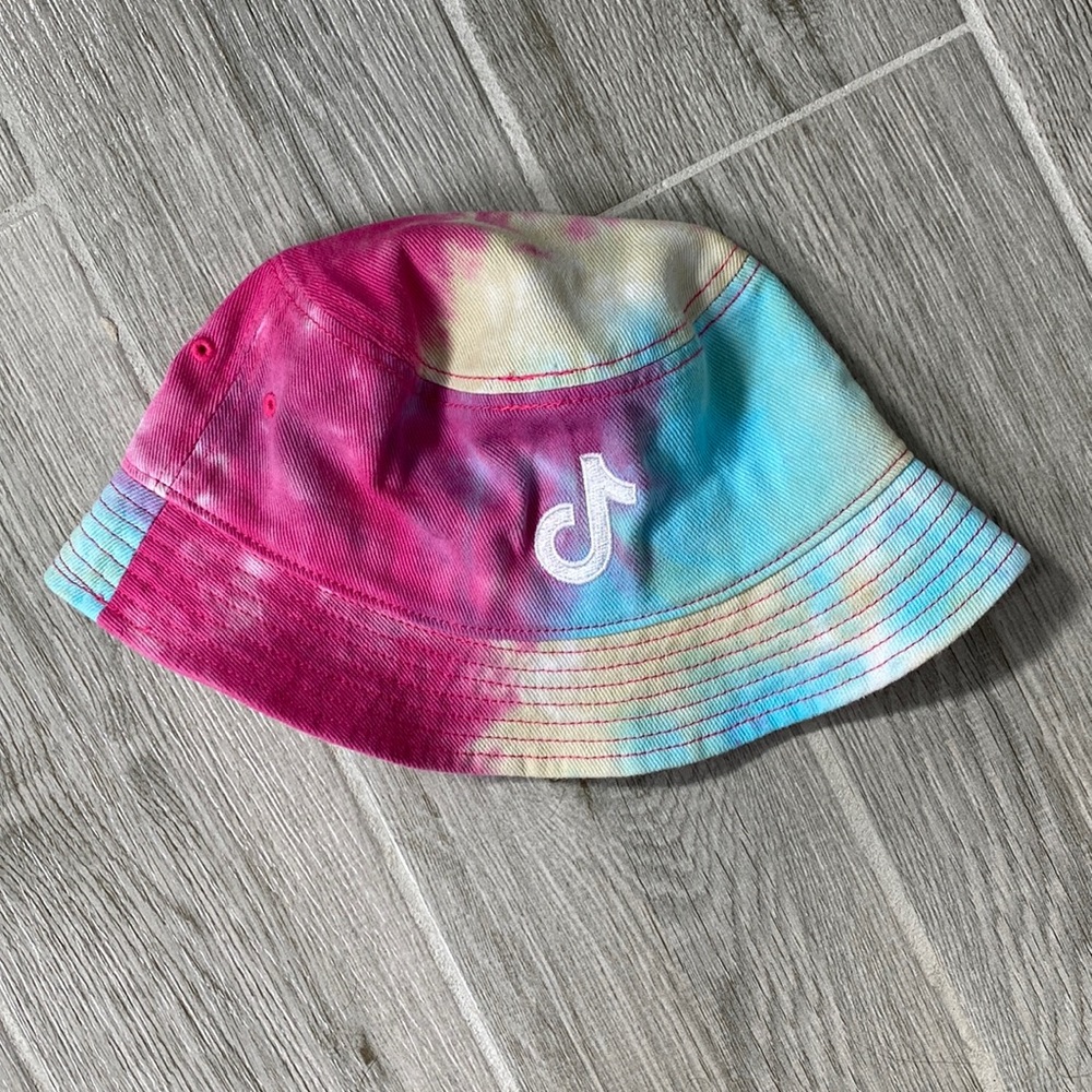NWOT tie dye tiktok bucket hat